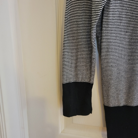 5/$20 Black white striped crewneck button front knit cardigan sweater Jacob XS - Picture 2 of 8